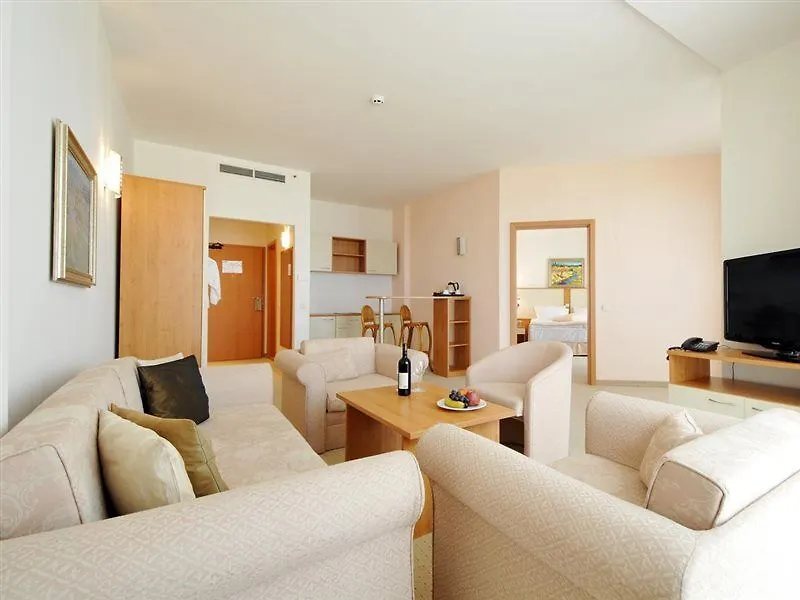 Apollo Spa Resort - Ultra All-Inclusive , Pools & Free Beach, Individual Ac In Every Room Golden Sands
